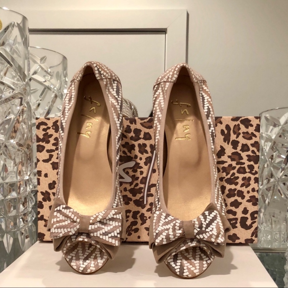 OPEN TOE SUMMER SHOES 7.5 NIB